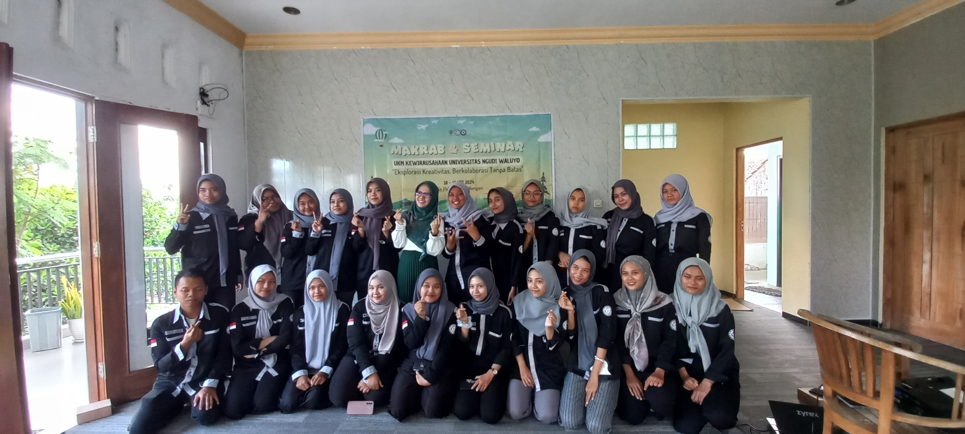 UKM Kewirausahaan Sukses Gelar Makrab dan Seminar