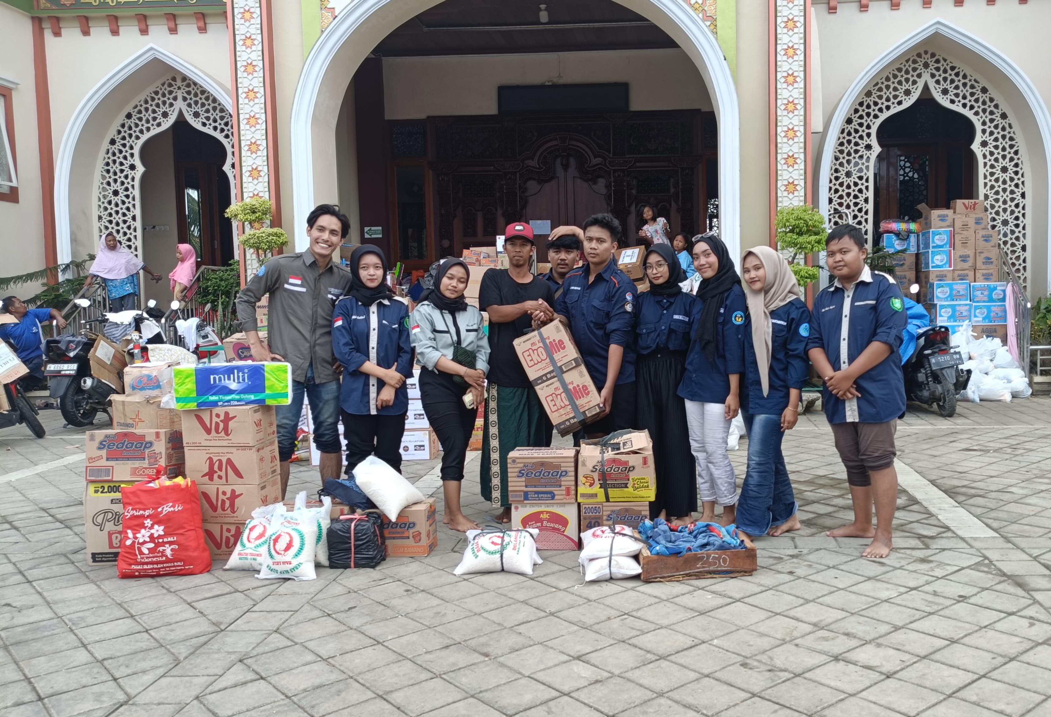 Berbagi Keceriaan dengan Pengungsi Banjir Demak