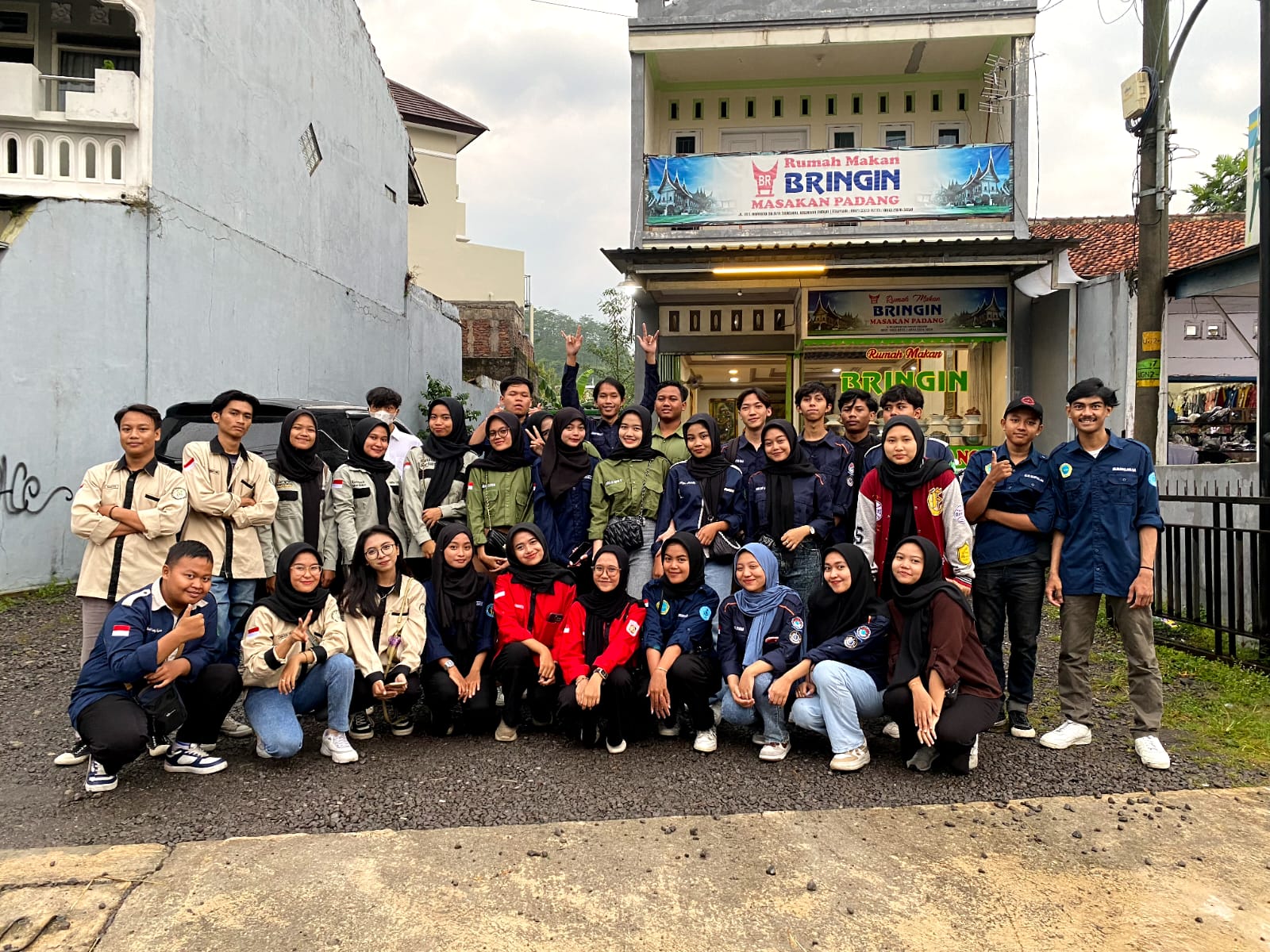 Senangnya Berbagi Kebahagiaan dengan Bagi Takjil