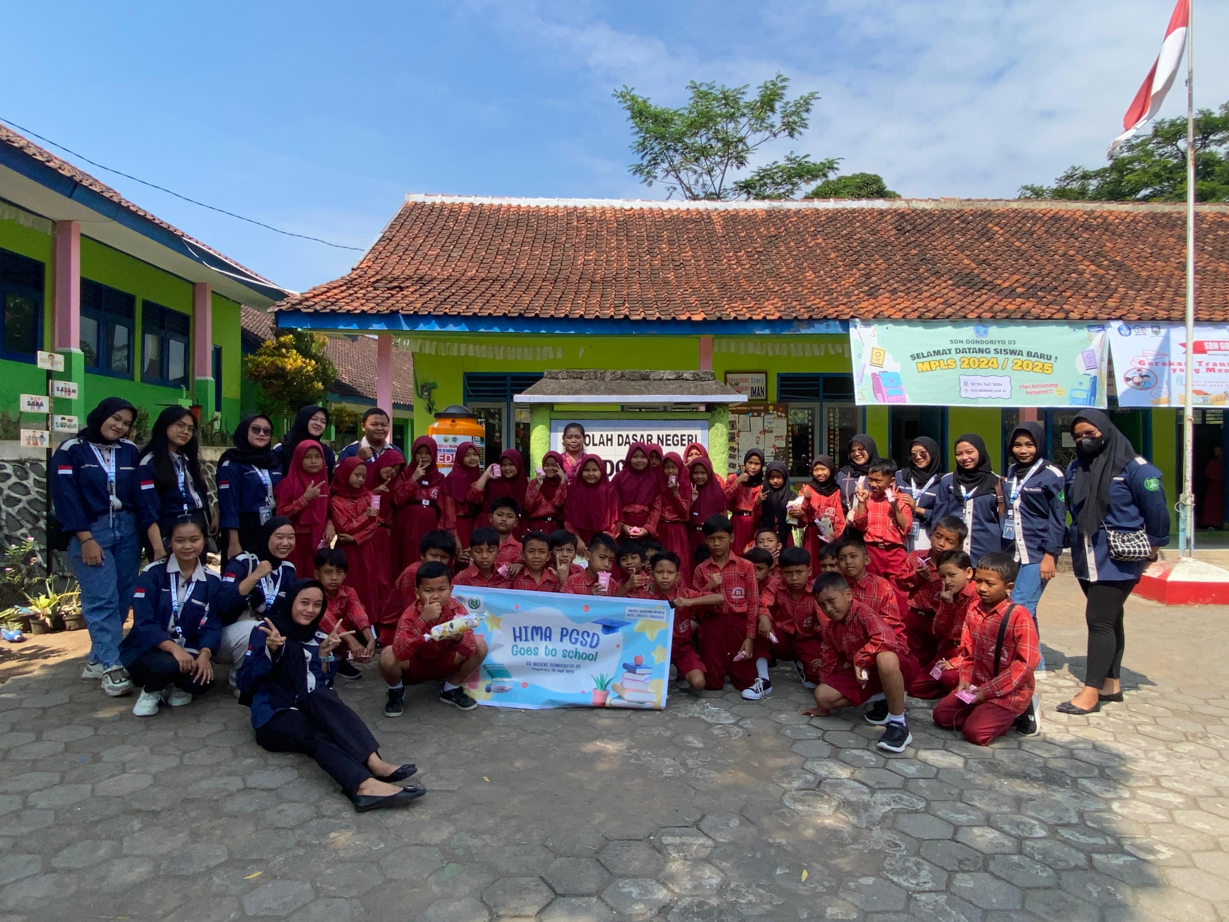 Pengobar Semangat Sekolah Melalui Nonton Bareng 