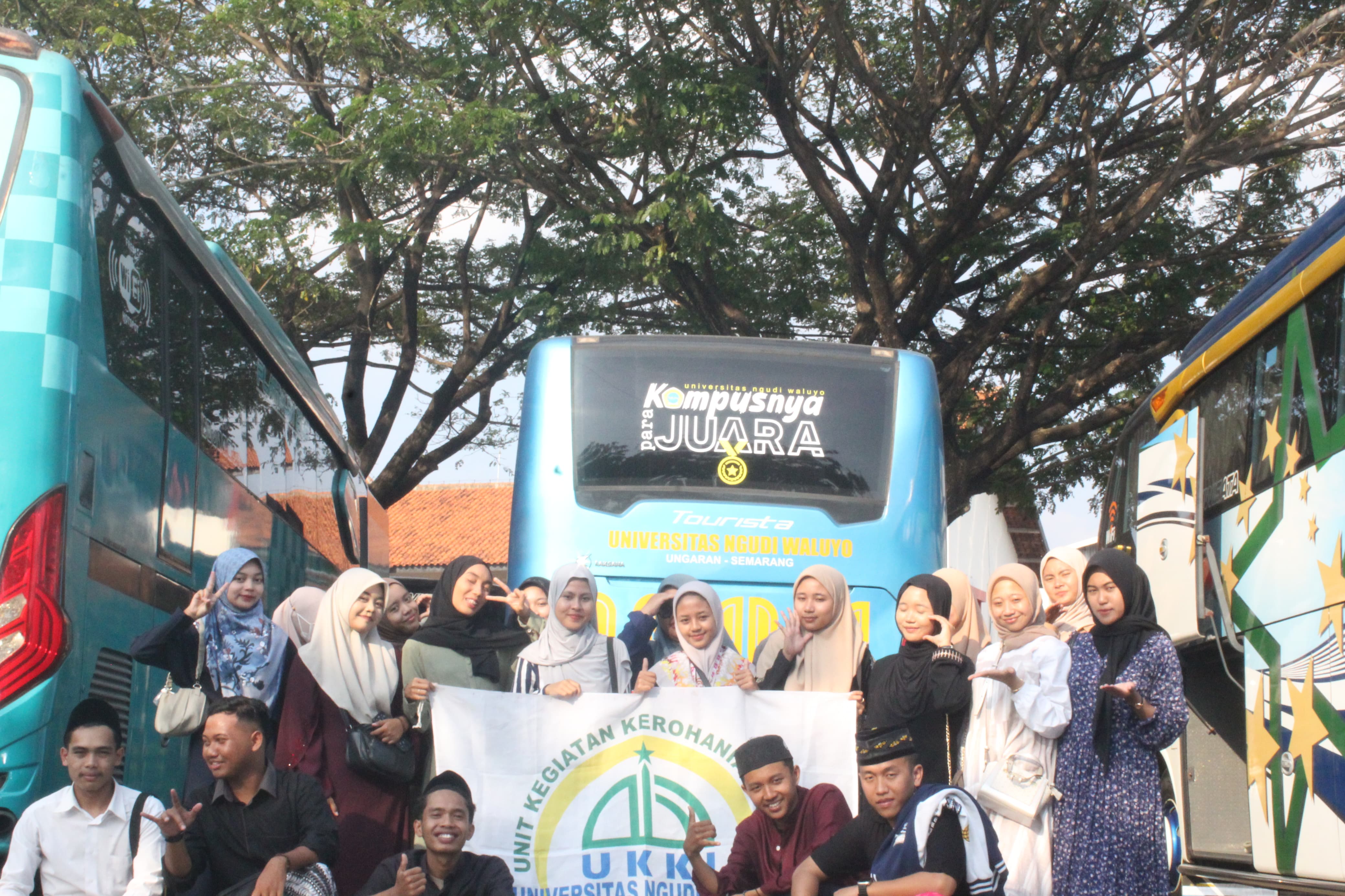 Kegiatan Ziarah kemakam waliyullah dikabupaten Kudus dan Semarang bersama UKKI 2024 
