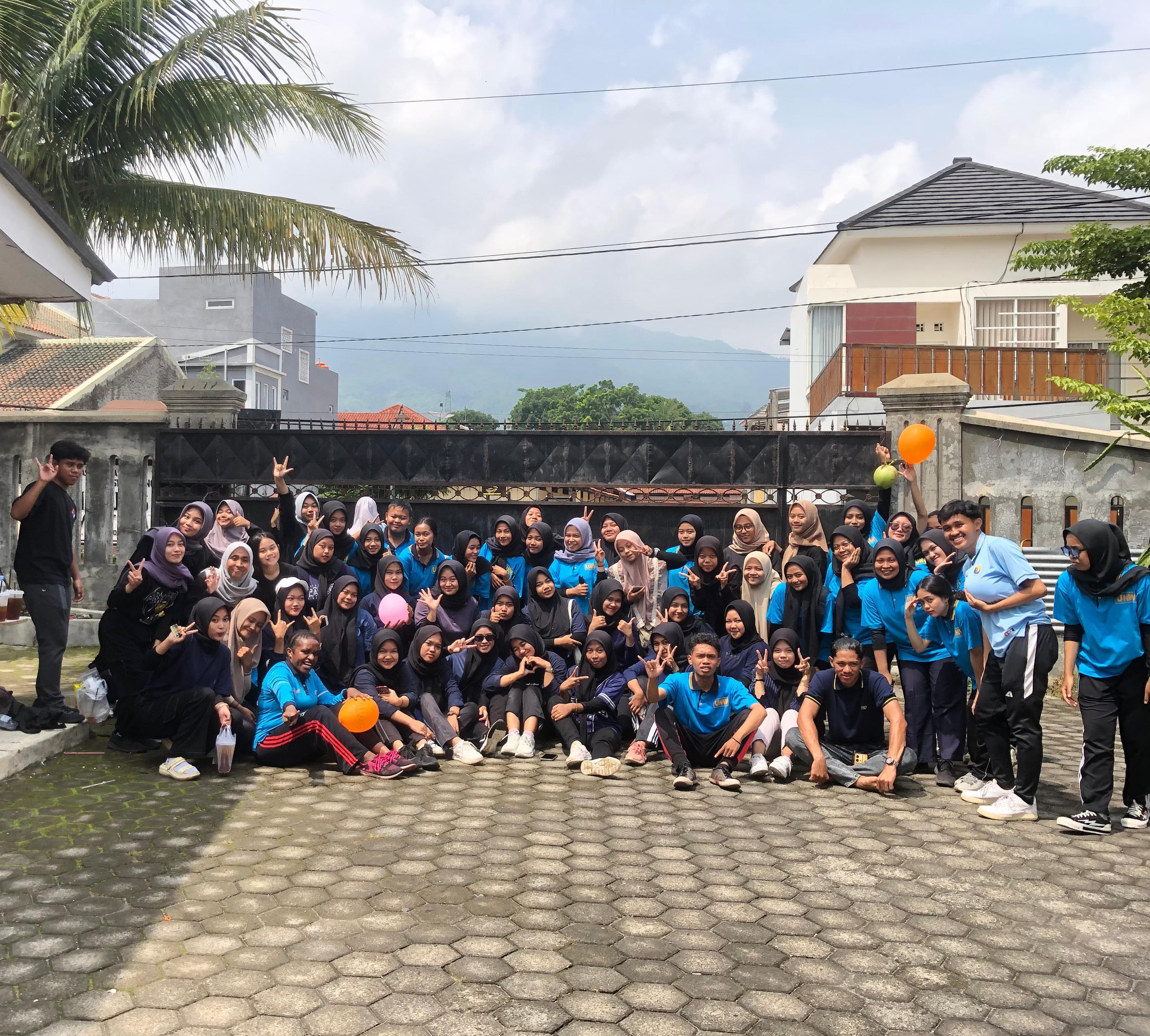 Kegembiraan dalam Kebersamaan Mahasiswa PGSD