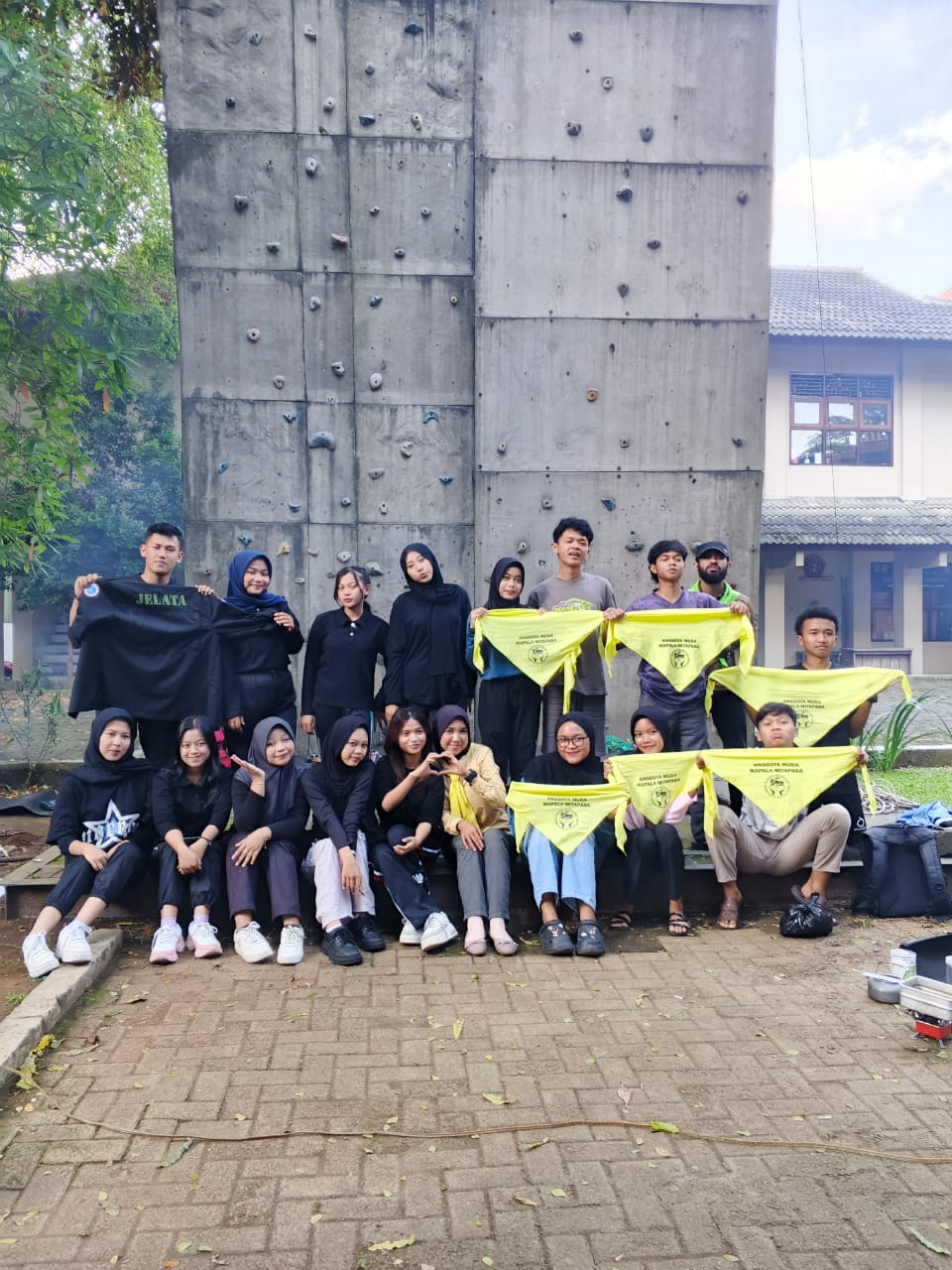 MAPALA JELATA GELAR KEGIATAN PENGEMBARAAN BASE CAMP DI UIN SALATIGA PADA 27 APRIL 2025 : UNTUK PENINGKATAN KAPASITAS ANGGOTA