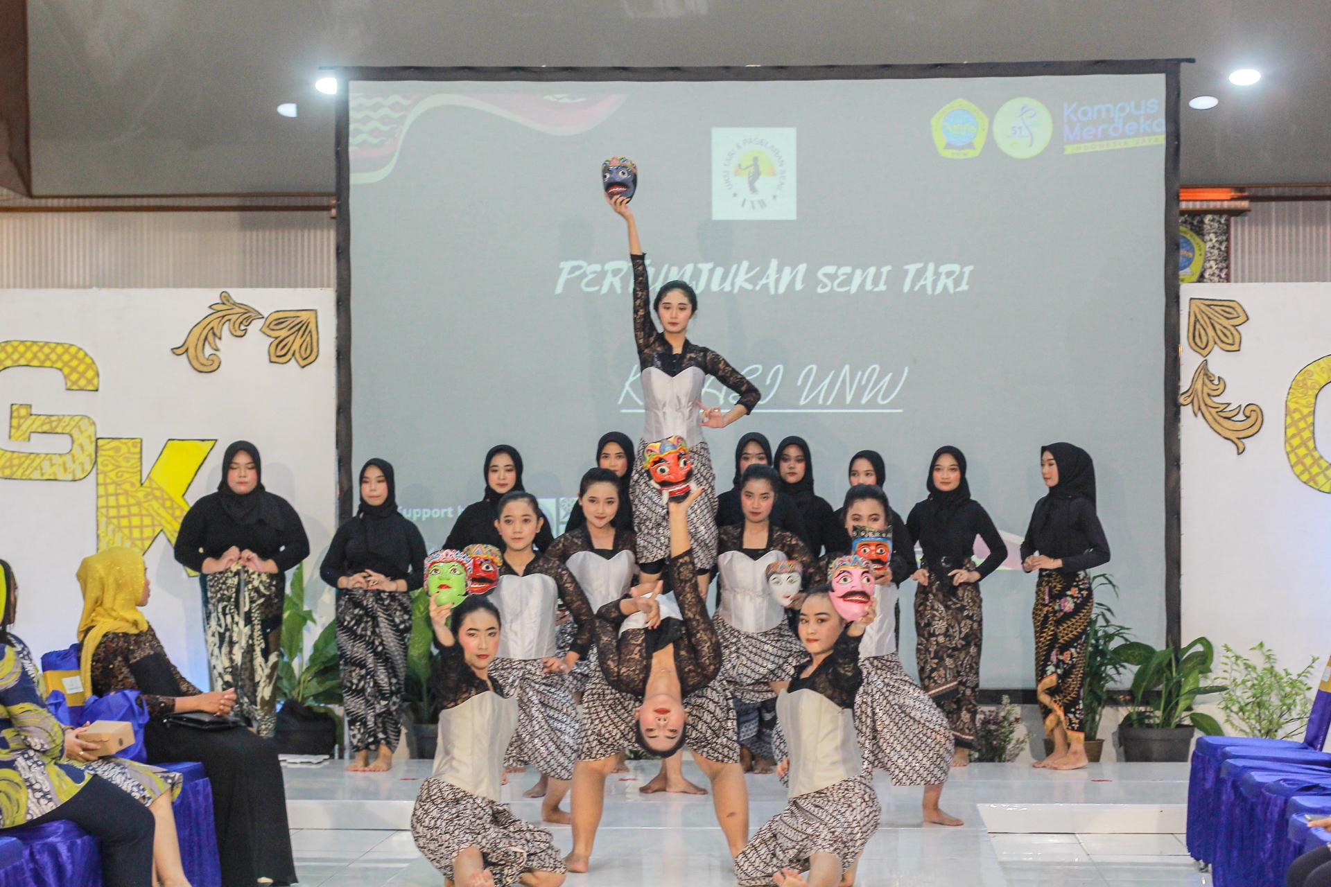 ANNUAL FASHION SHOW "WASTRA NUSANTARA"