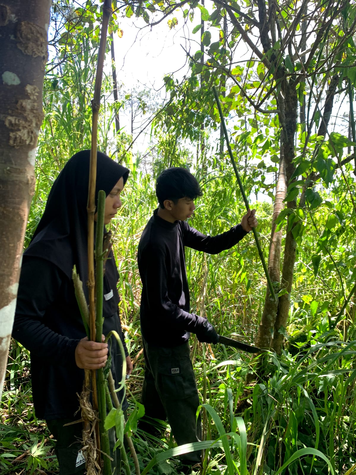 IMPLEMENTASI PEMBUATAN BIVAK & SURVIVAL SHELTER
MAPALA JELATA
VIA MAWAR – GUNUNG UNGARAN
“BUILD • SURVIVE • ADAPT”